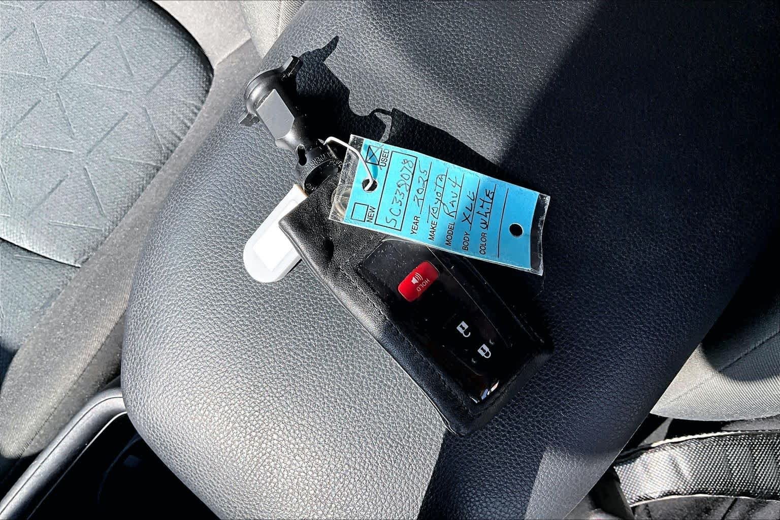Used 2025 Ice Cap Toyota XLE image 15