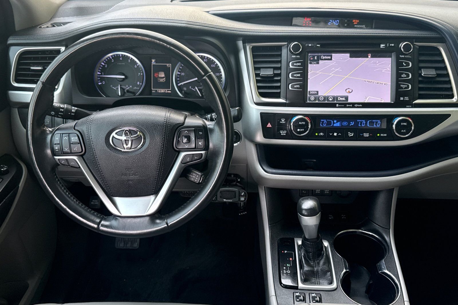 Used 2018 White Toyota XLE image 13