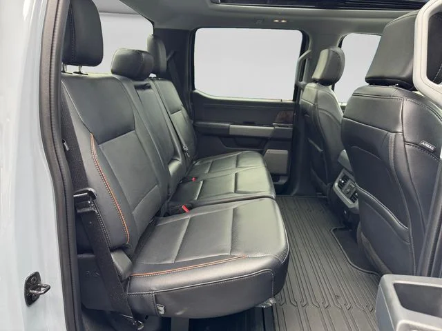 Used 2025  Ford Lariat image 17