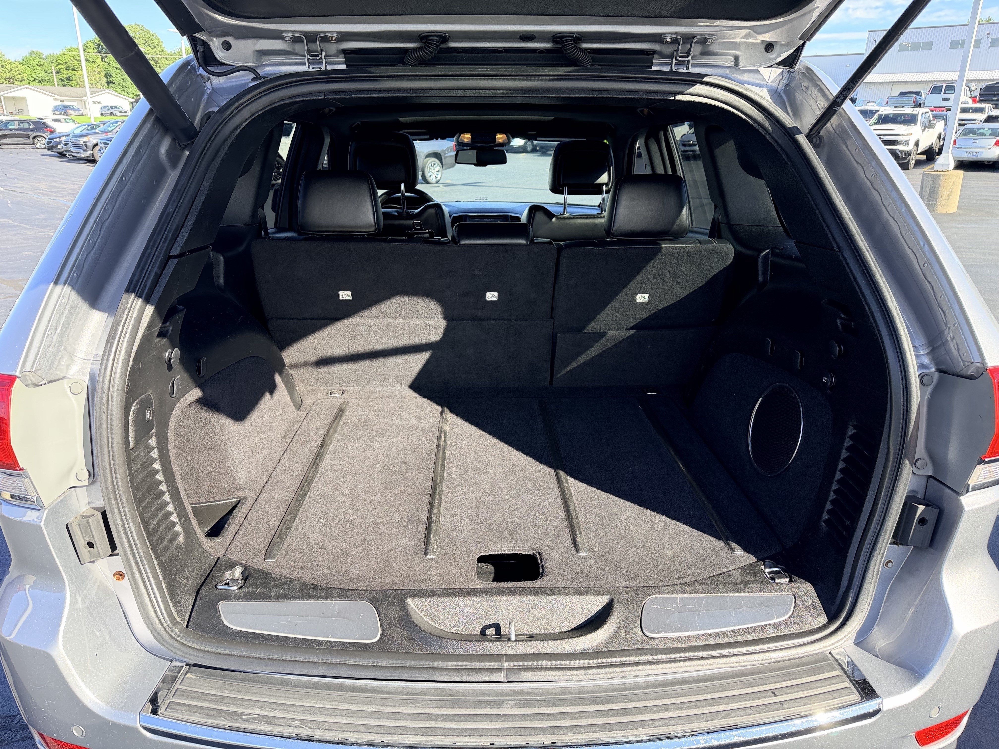 Used 2014 Silver Jeep Limited image 23