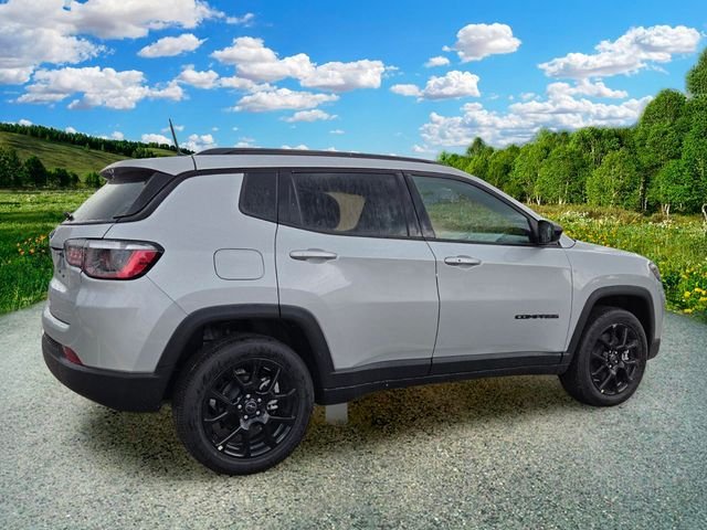New 2026 Silver Zynith Metallic Clear-Coat Exterior Paint Jeep Latitude image 6