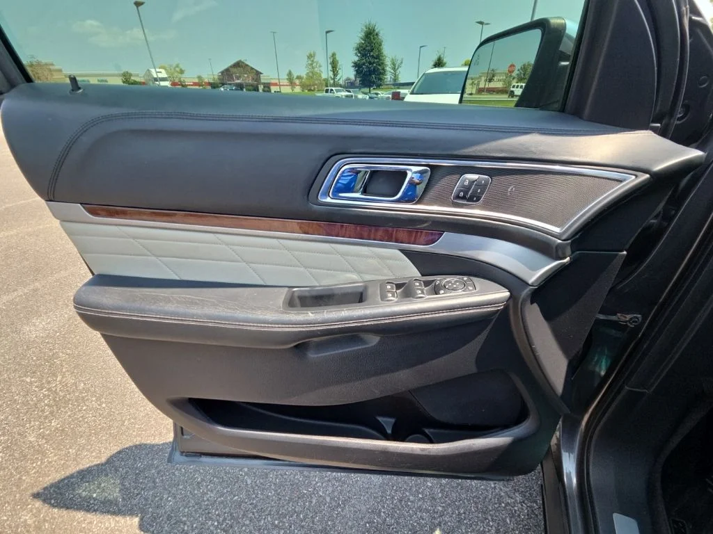 Used 2016 Gray Ford Platinum image 15