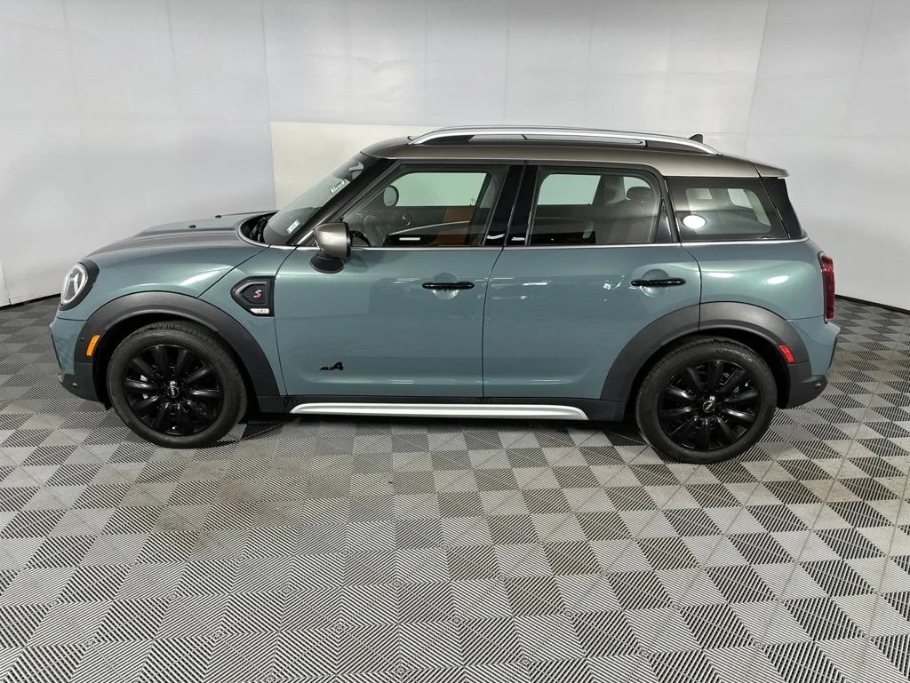Used 2024 Green MINI Iconic image 13