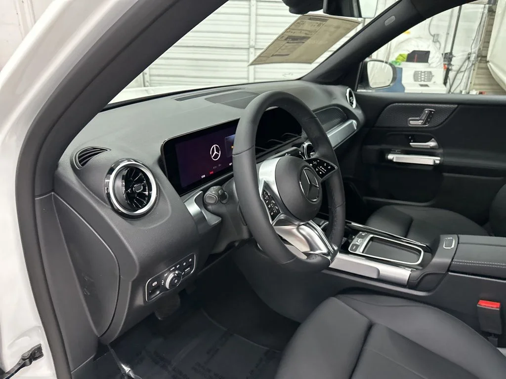 Used 2026 White Mercedes-Benz GLB 250 image 9