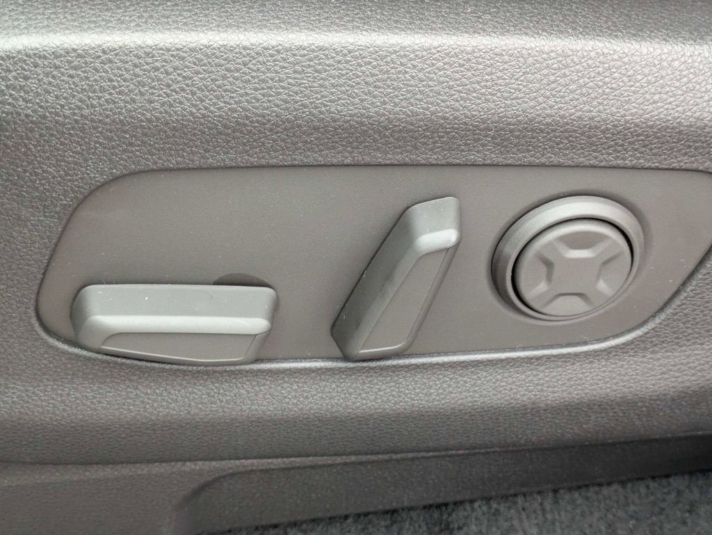 New 2026 Ivory Silver Kia EX image 25