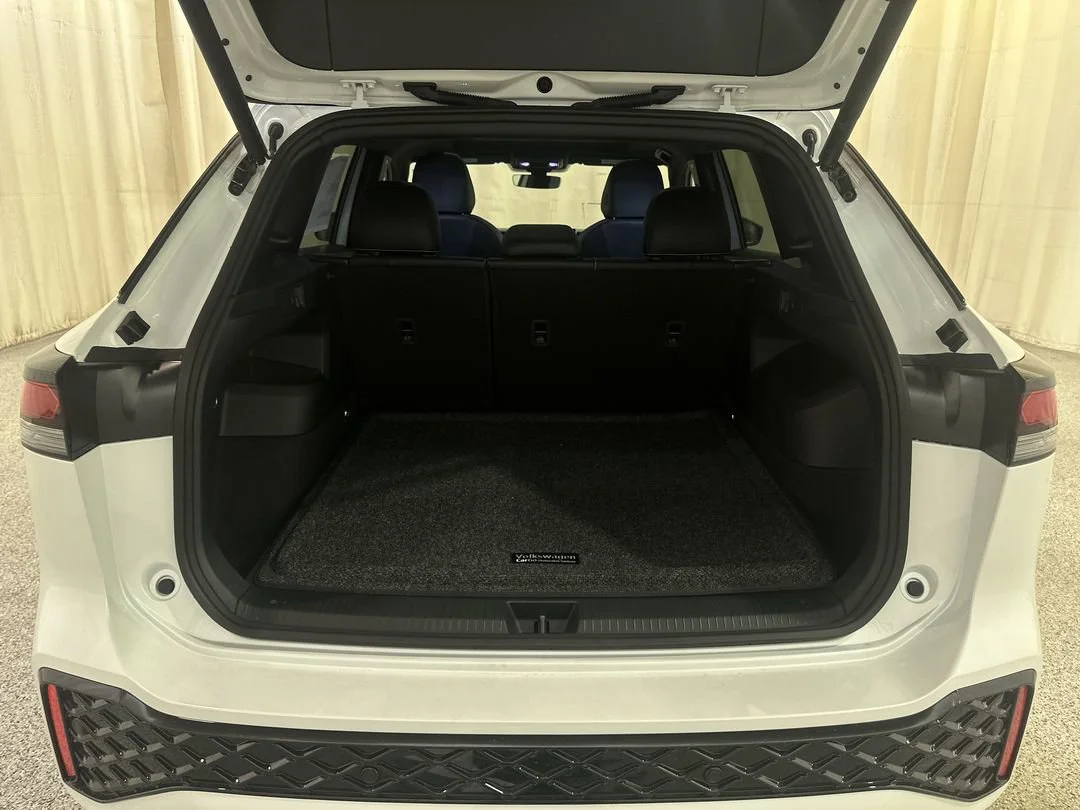 New 2026 Opal White Pearl Volkswagen SE R-Line Black image 17