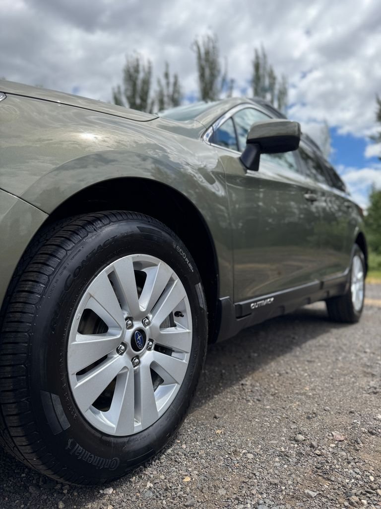 Used 2017 Wilderness Green Metallic Subaru 2.5i Premium image 41
