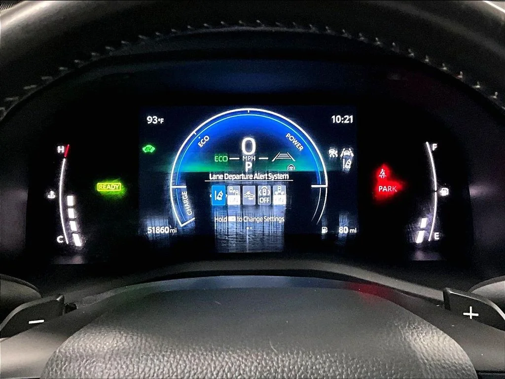 Used 2025  Toyota SE image 23
