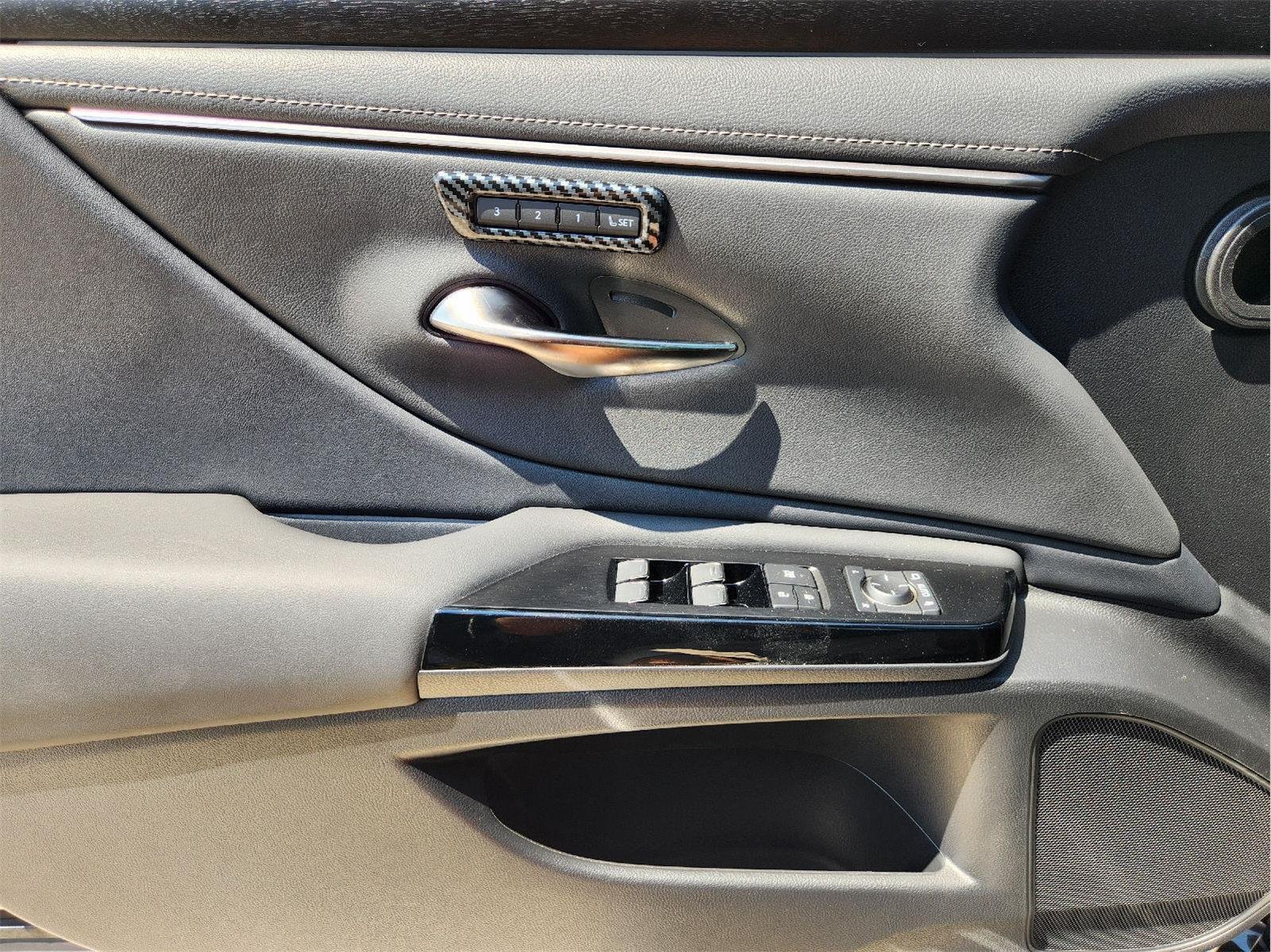 2025 Lexus ES 350 - Photo 21