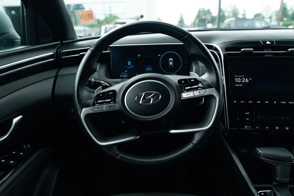 Used 2024 Green Hyundai Limited image 11