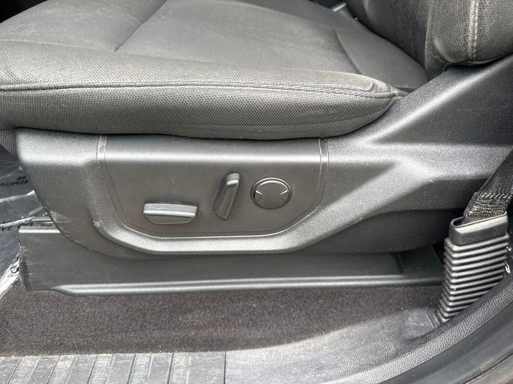 Used 2019 Gray Ford XLT image 17