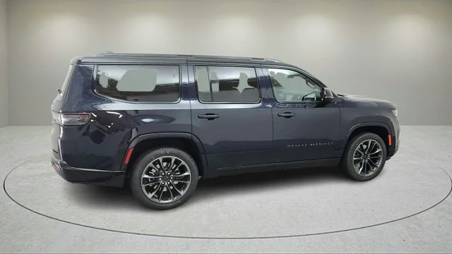 2025 Jeep Grand Wagoneer Series III - Photo 7