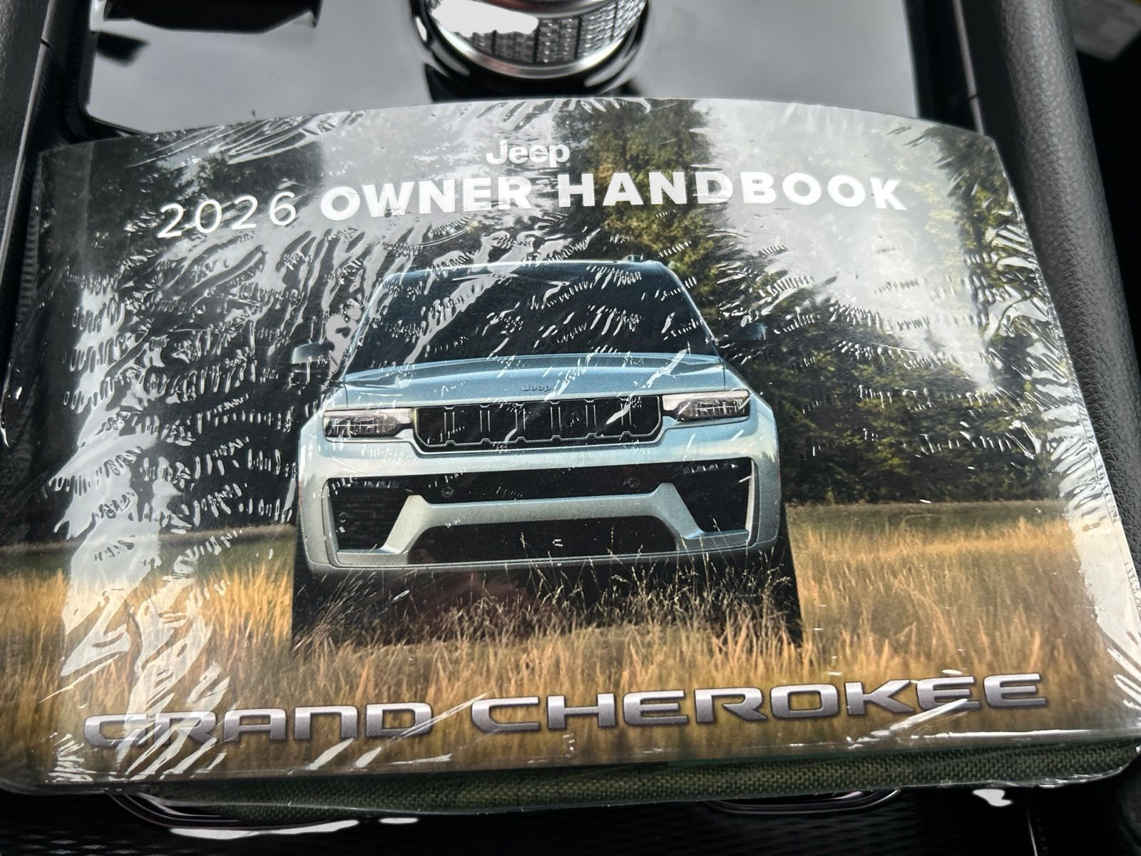 New 2026 Diamond Black Crystal Pearlcoat Jeep Limited image 19