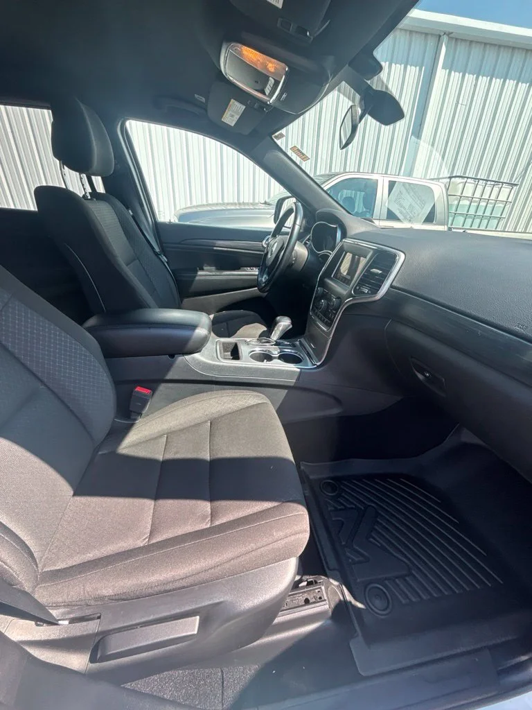 Certified Used 2020 White Jeep Laredo E image 24