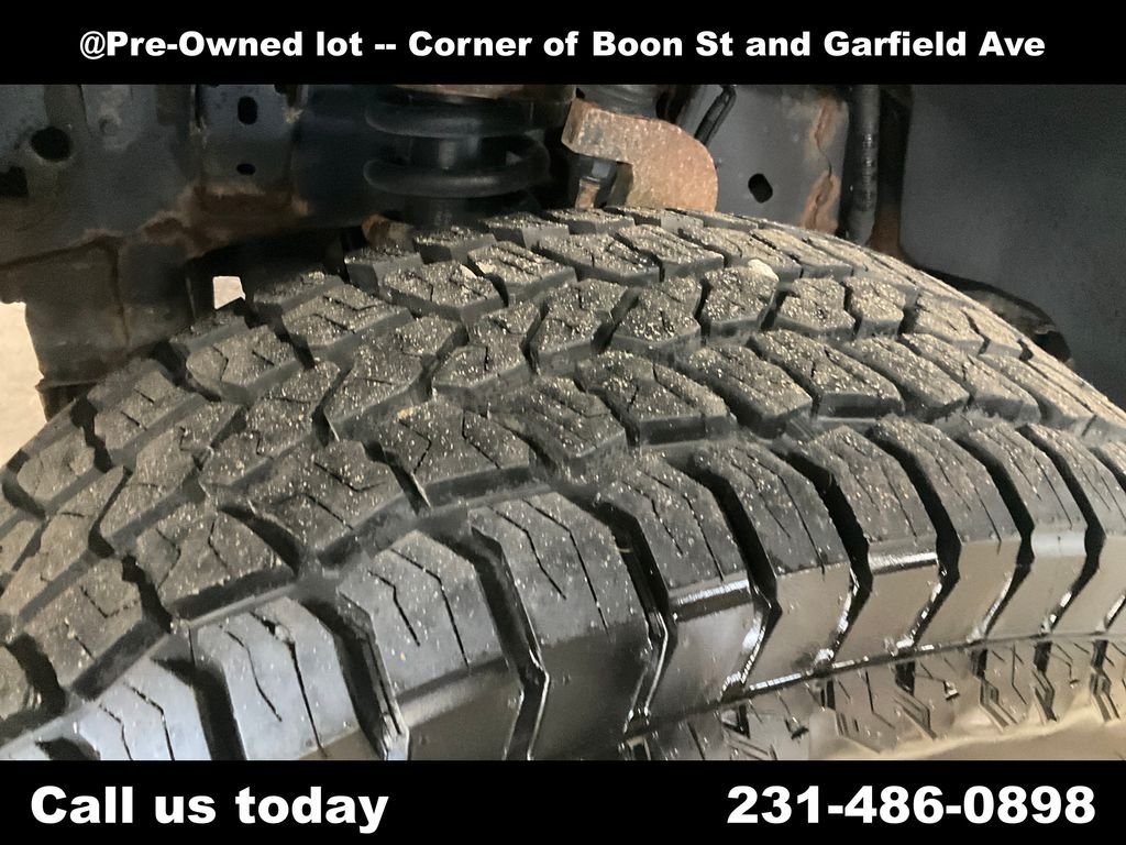 Used 2014  Ford XL image 12