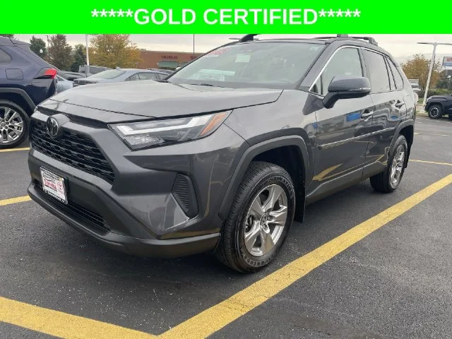 2025 Toyota RAV4 XLE - Photo 12