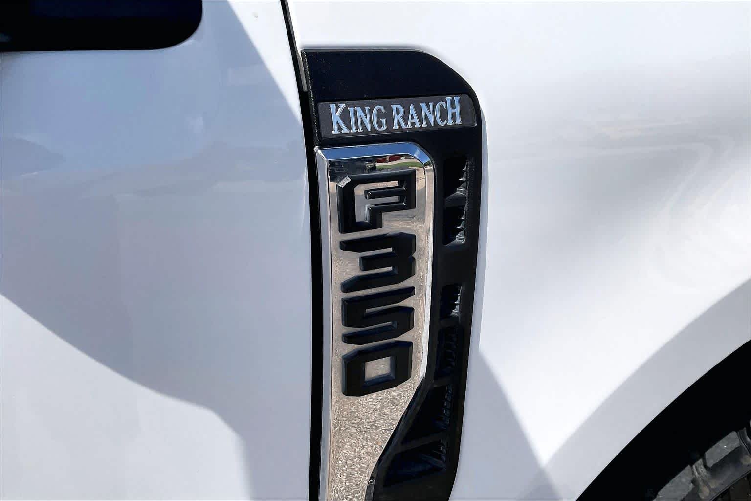 Used 2024 Star White Metallic Tri-Coat/Darkened Bronze Ford King Ranch image 10