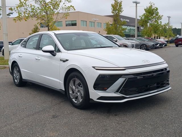 New 2026 White Hyundai SE image 29