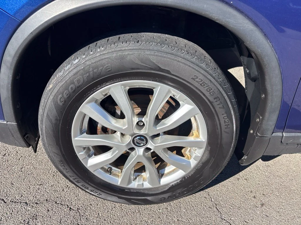 Used 2017 Blue Nissan SV image 11