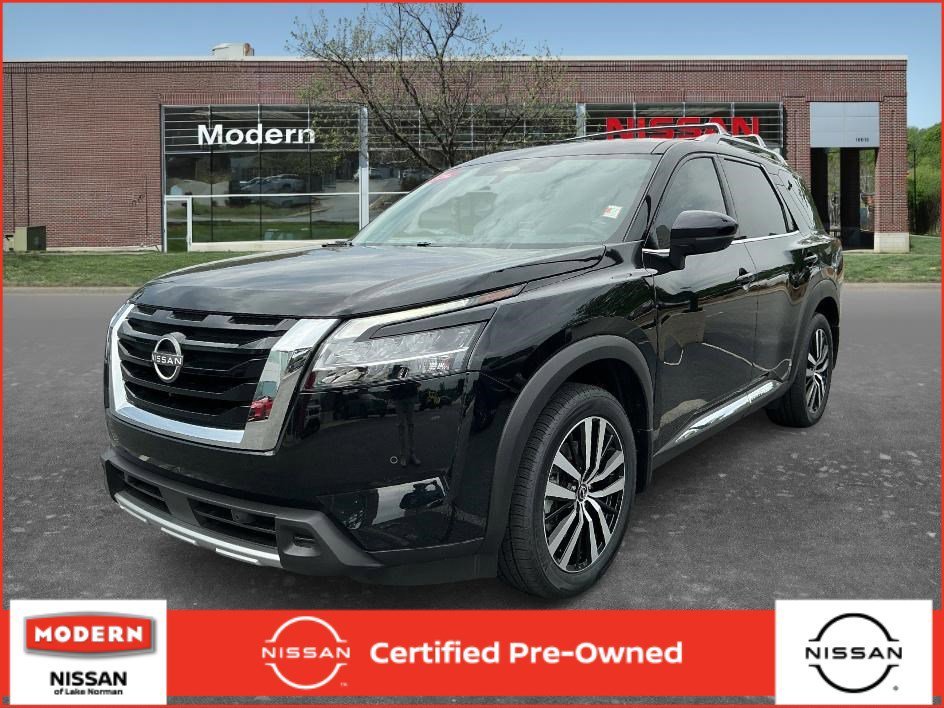 2023 Nissan Pathfinder Platinum 4WD's photo
