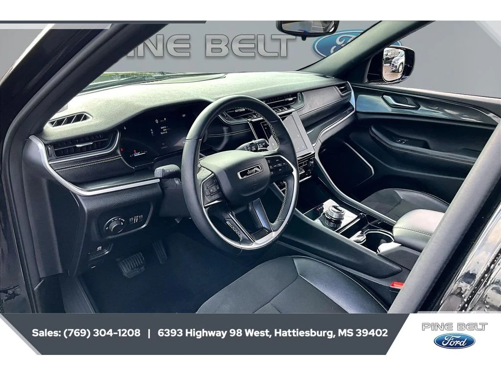 Used 2022 Diamond Black Crystal Pearlcoat Jeep Altitude image 12
