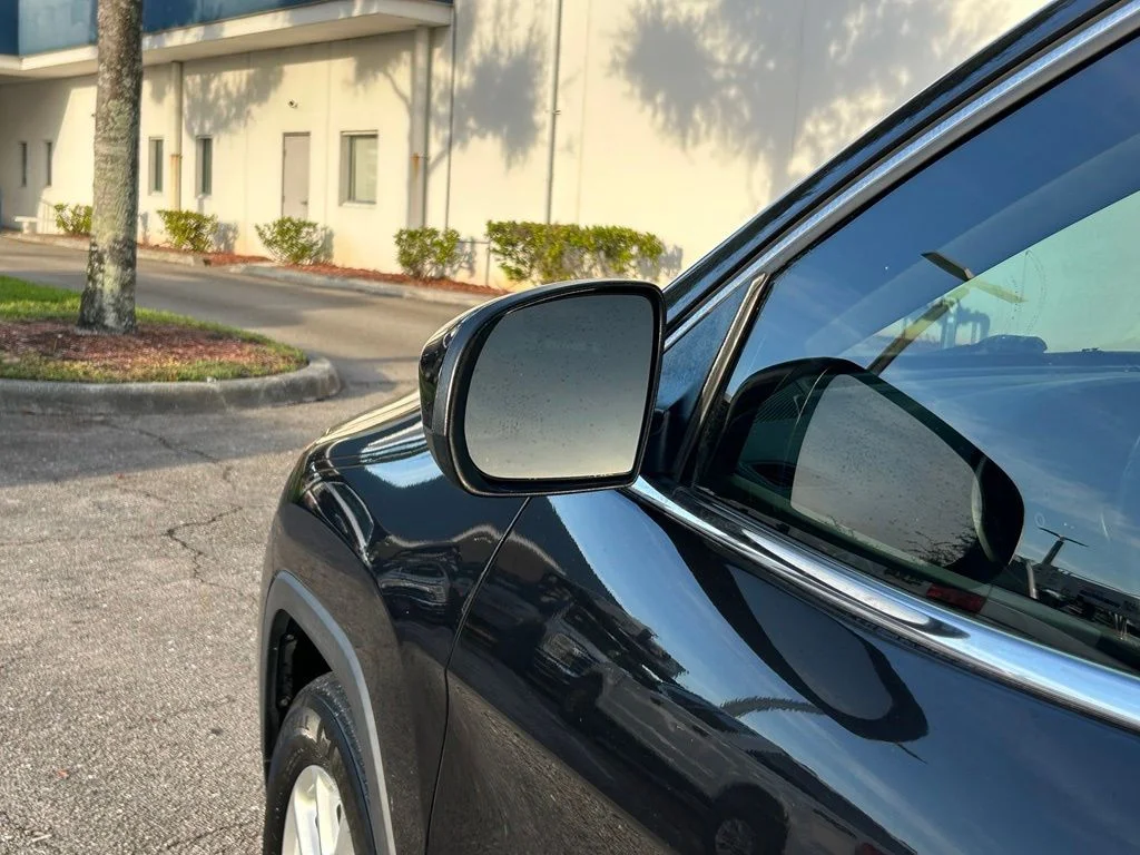 Used 2015 Brilliant Black Crystal Pearlcoat Jeep Latitude image 15