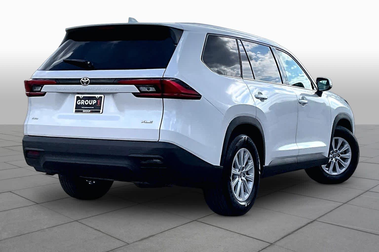 Used 2024 Wind Chill Pearl Toyota XLE image 13