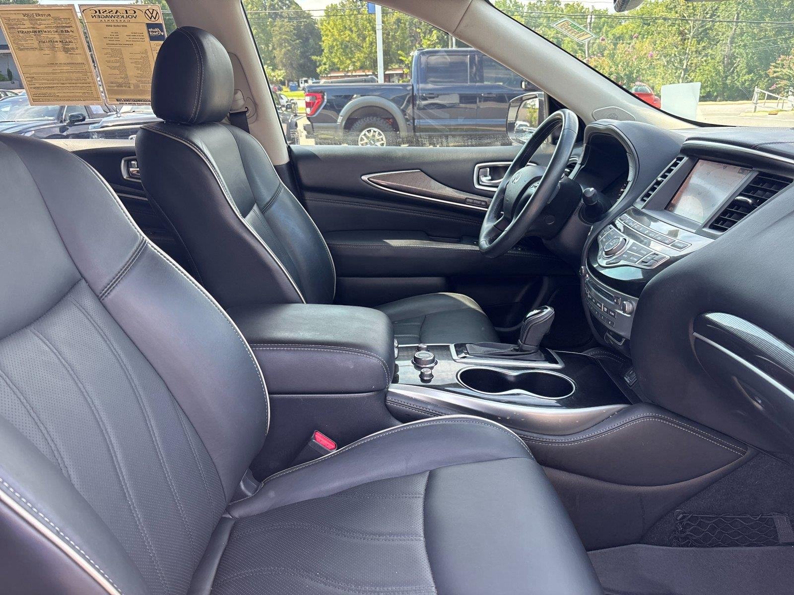 Used 2020 Majestic White INFINITI LUXE image 41