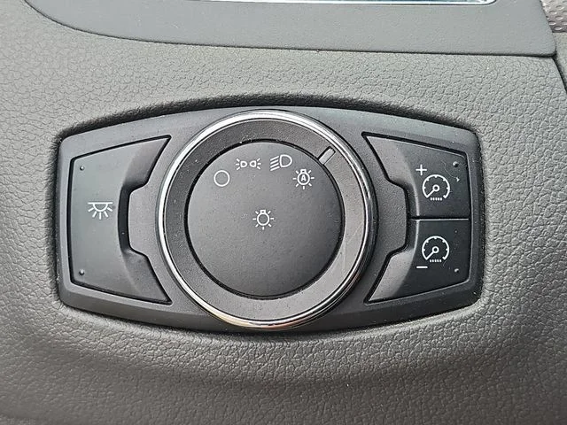 Used 2013 White Suede Ford SEL image 21