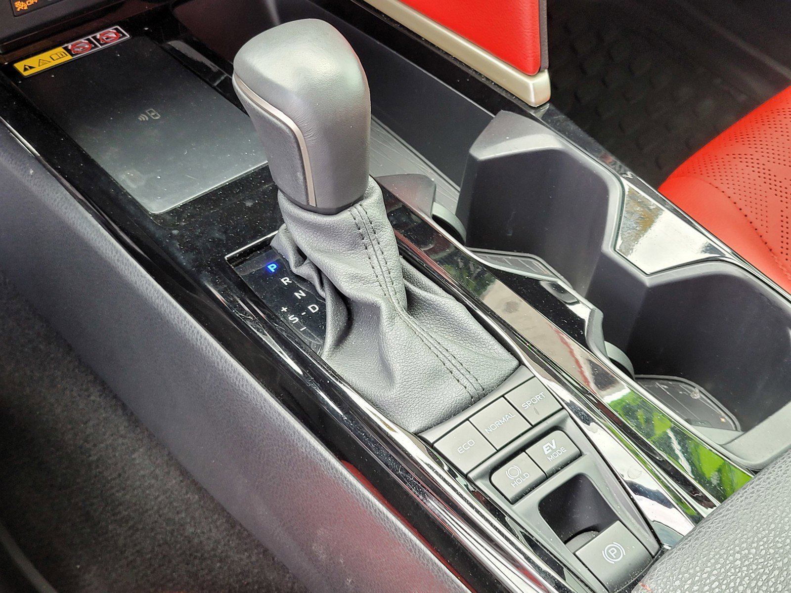 Used 2025  Toyota  image 22