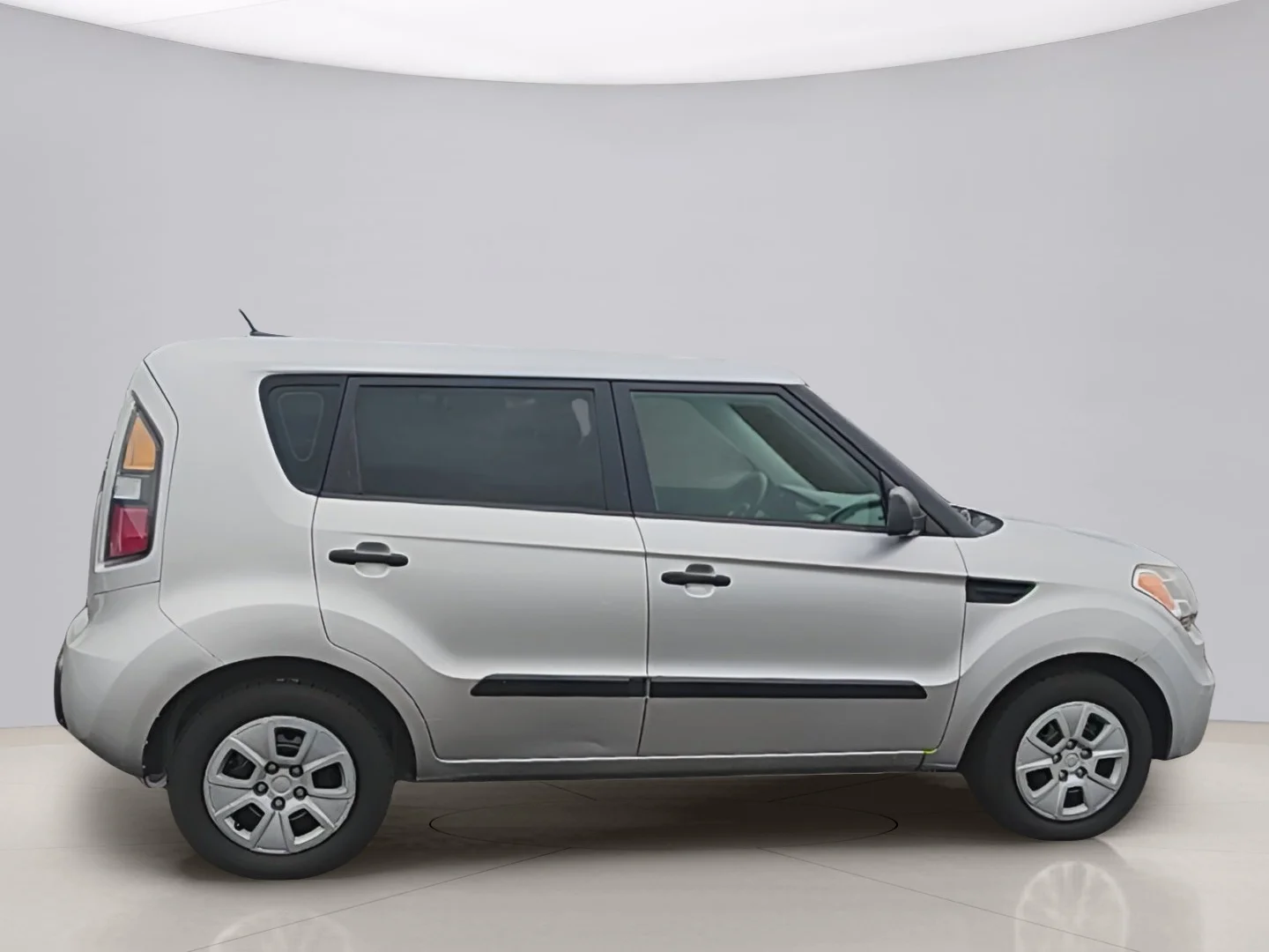 Used 2011 Silver Kia ! WAGON image 6