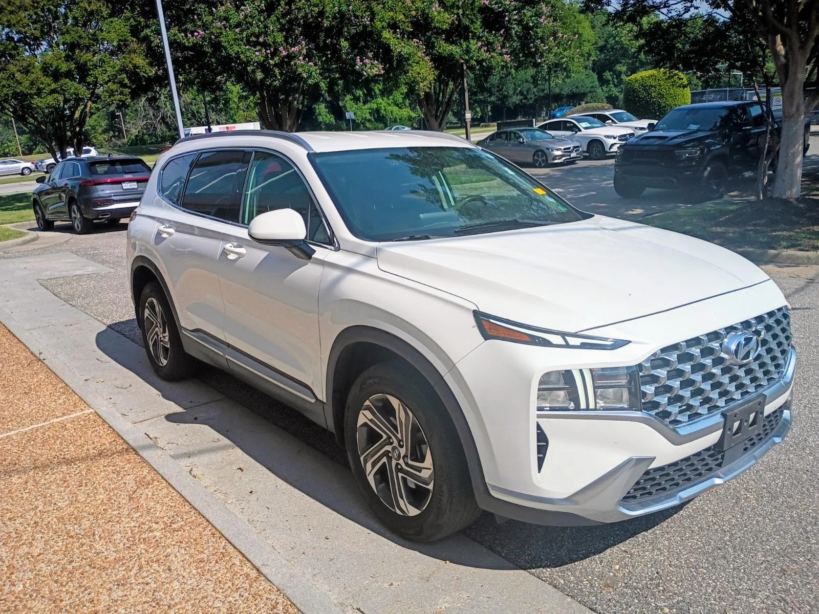 Used 2022 Quartz White Hyundai SEL image 4