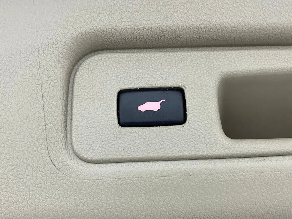 Used 2018  Acura Base image 12