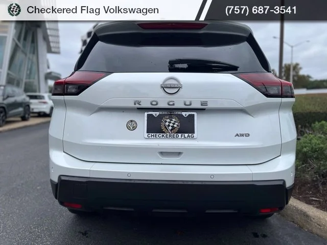 Used 2024 Everest White Pearl Nissan S image 11