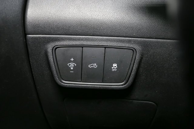 Used 2022 Black Hyundai SEL Premium image 32