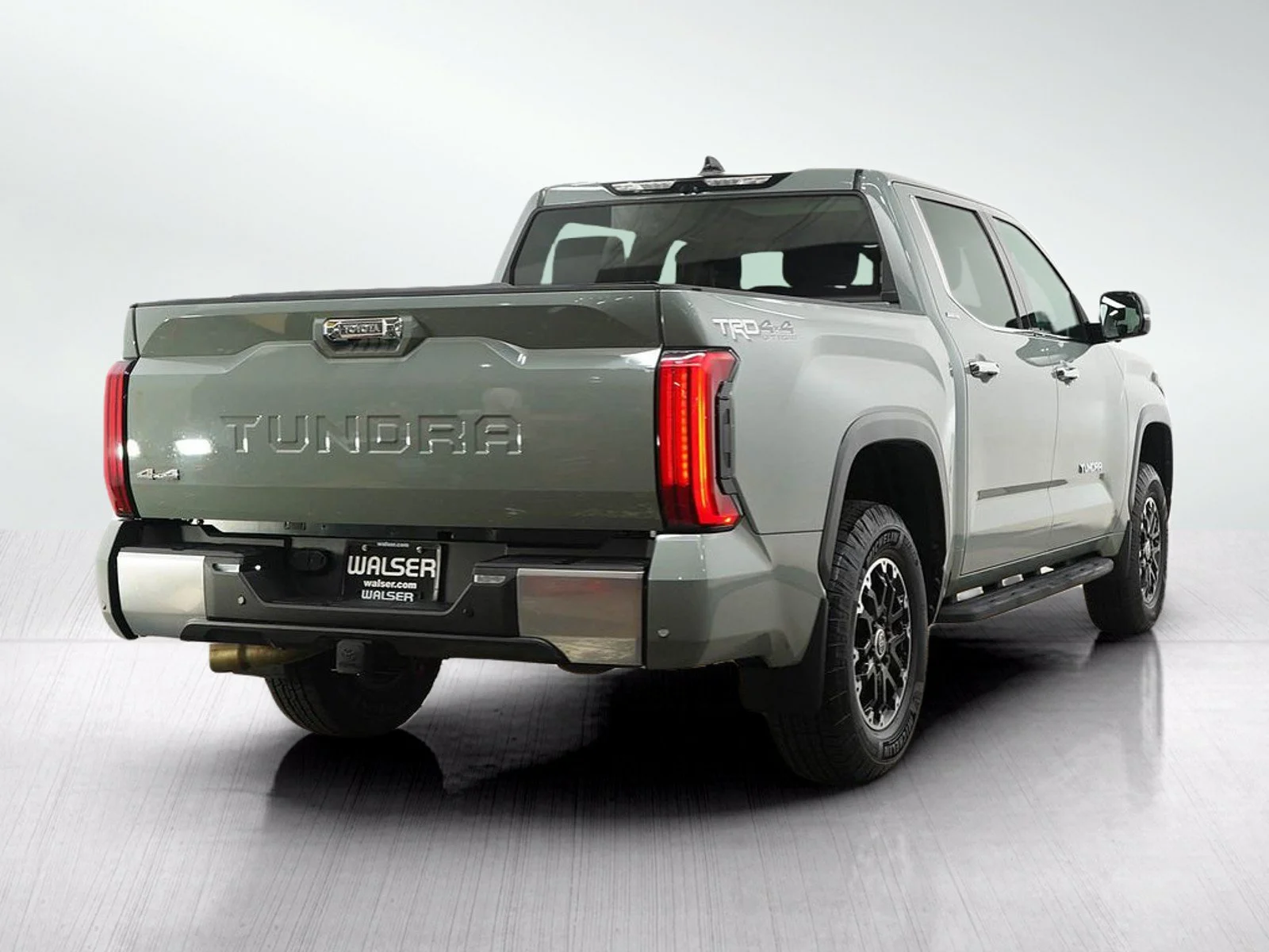 Used 2022  Toyota Limited image 6