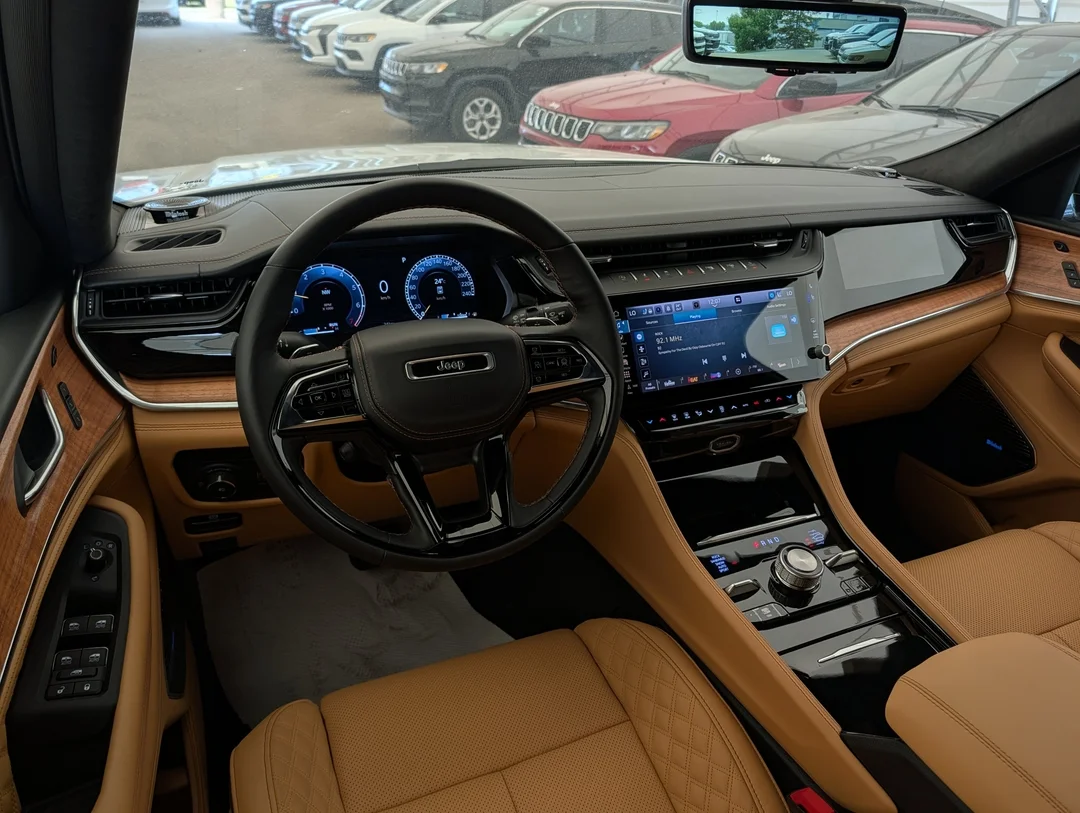New 2026 White Jeep Summit - - 4x4 - Pano Sunroof - Palermo Lthr Seats - Trailer Tow Pkg - Advanced ProTech IV & More! image 26