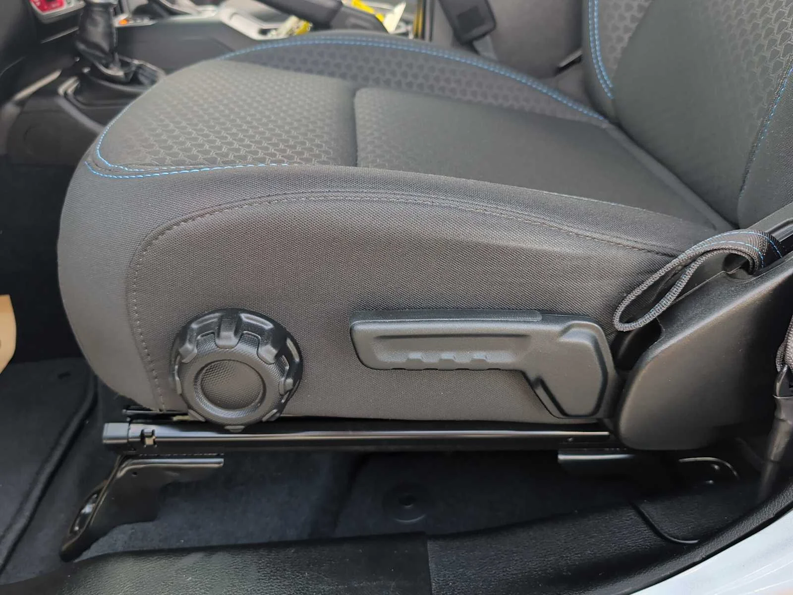 Used 2024 Silver Zynith Clearcoat Jeep Rubicon image 19