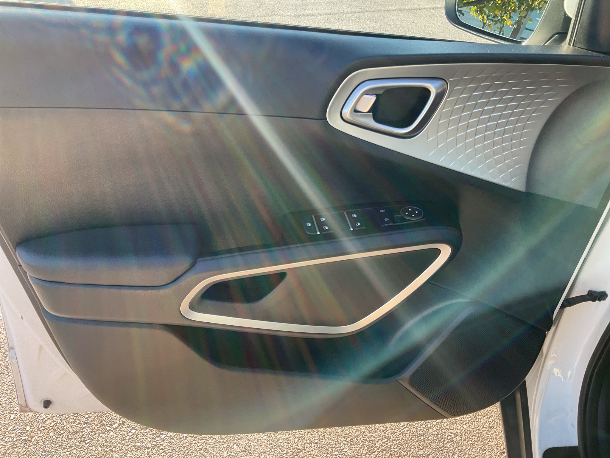 Used 2022 Snow White Pearl Kia LX image 15