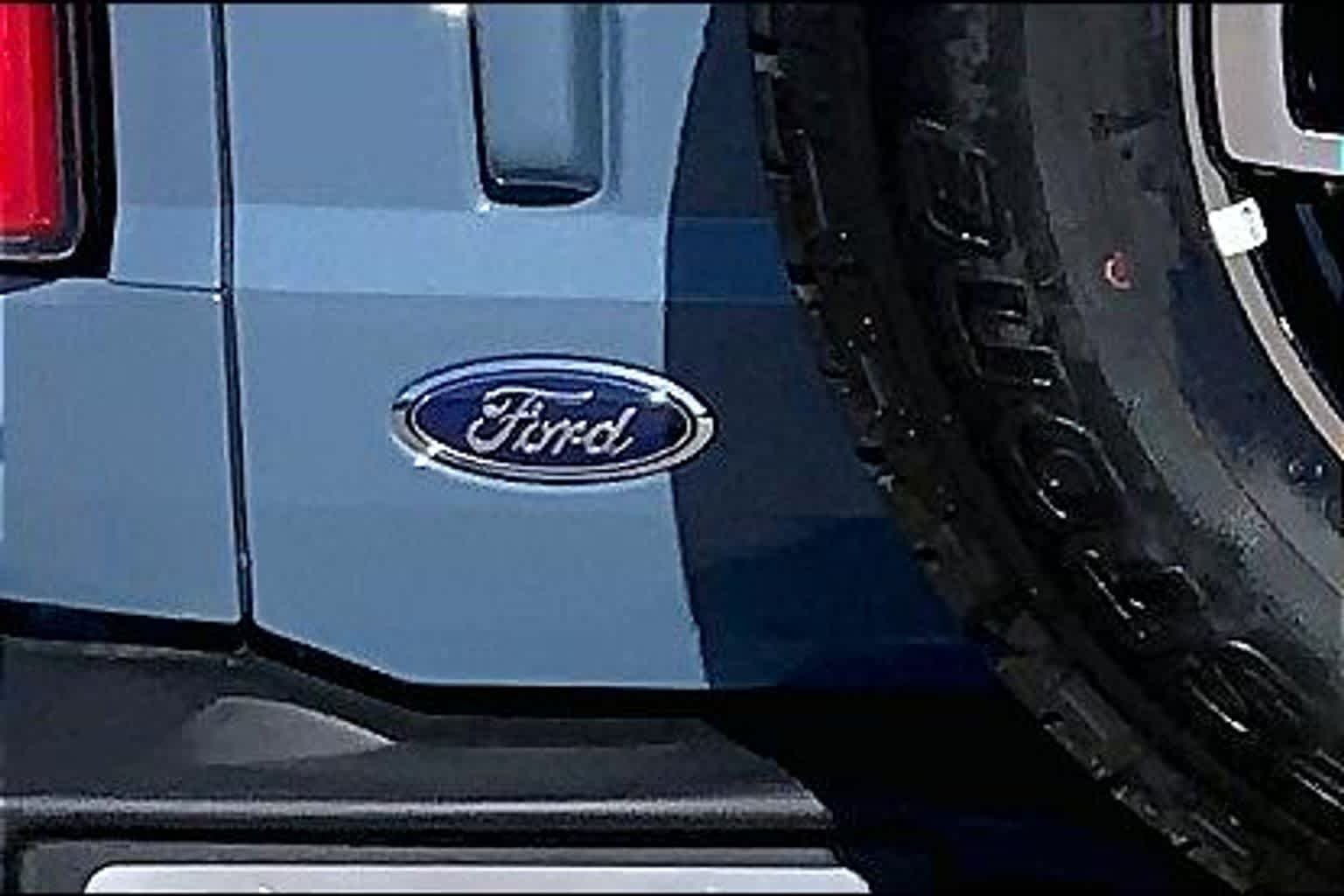 Used 2025 Azure Gray Metallic Tri-Coat Ford Outer Banks image 31