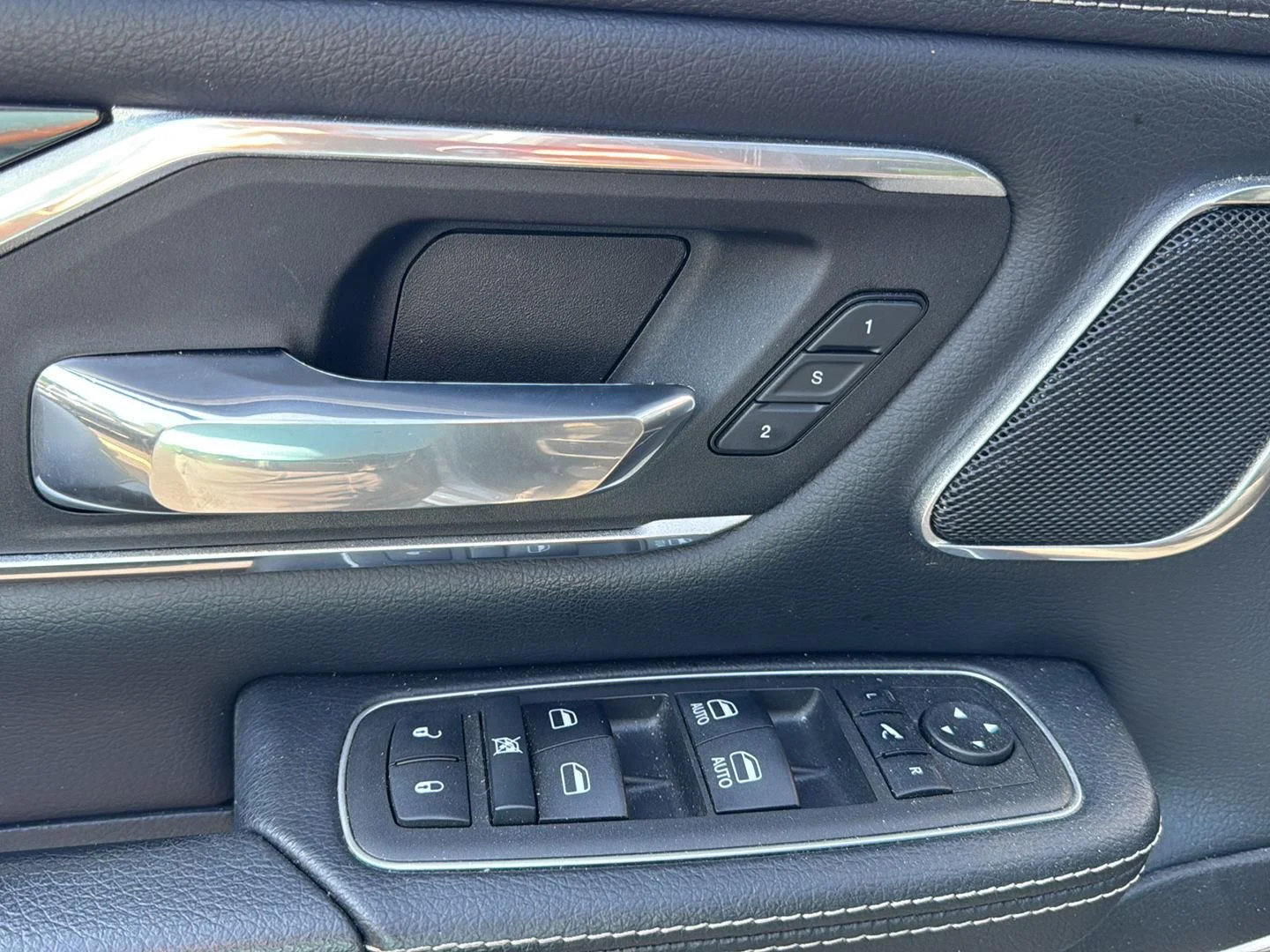 Used 2022 Billet Silver Metallic Clearcoat Ram Laramie image 6
