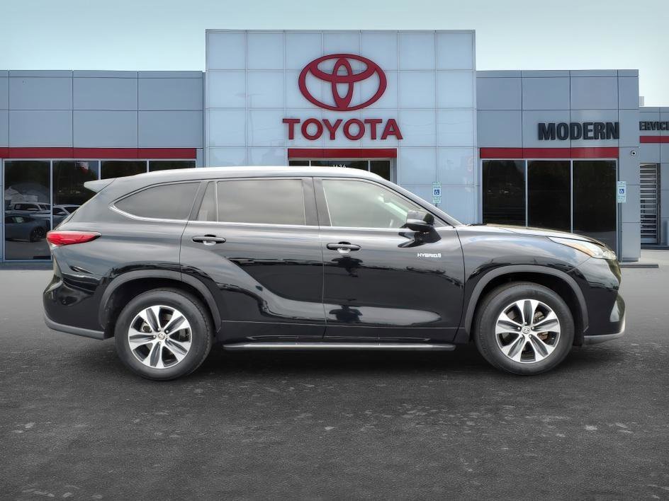 Used 2020 Midnight Black Metallic Toyota Hybrid XLE image 9