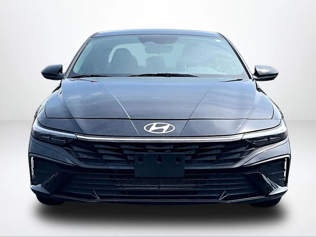 Used 2025 Black Hyundai SEL Sport image 3