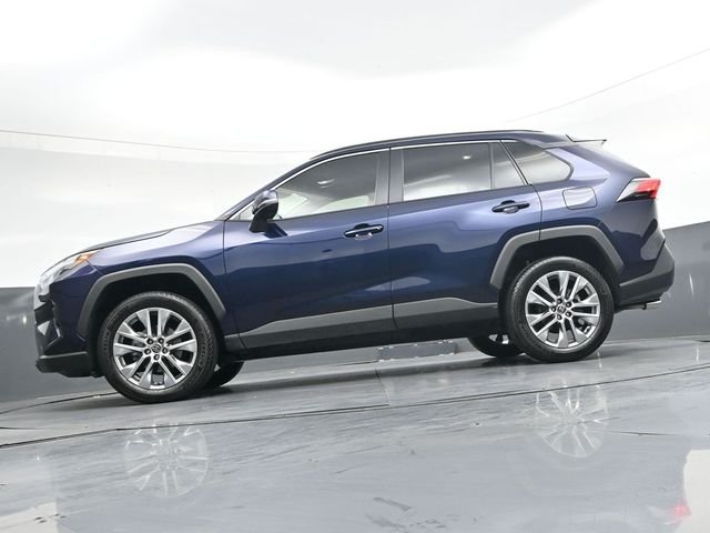 Used 2024  Toyota XLE Premium image 36
