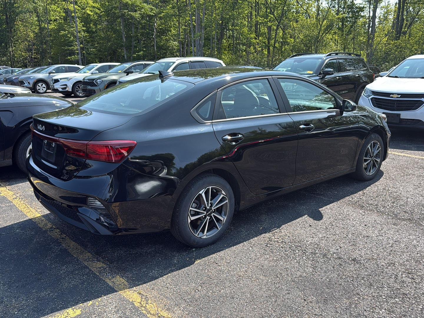 Used 2023 Aurora Black Pearl Kia LXS image 3