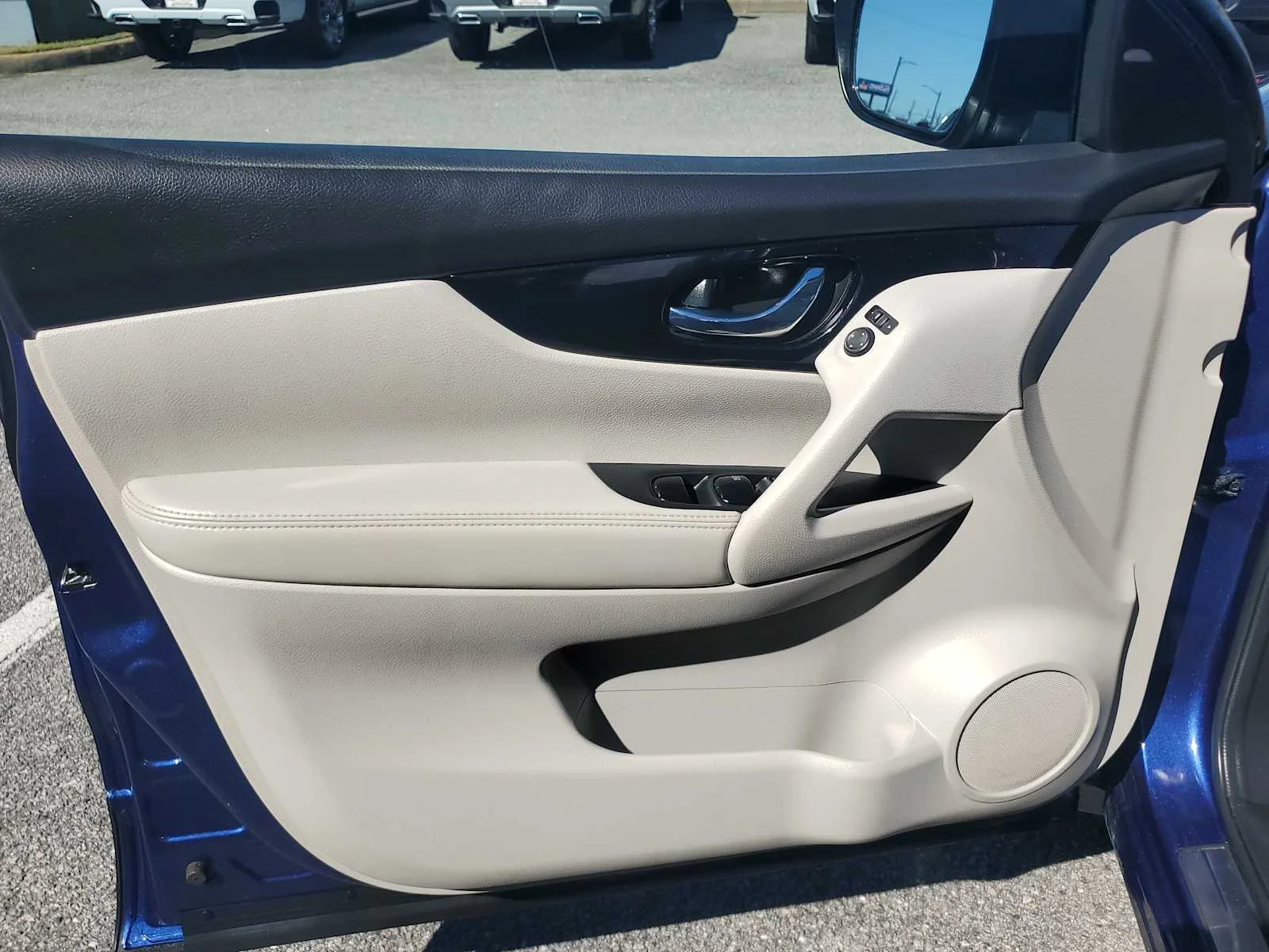 Used 2019  Nissan SV image 14