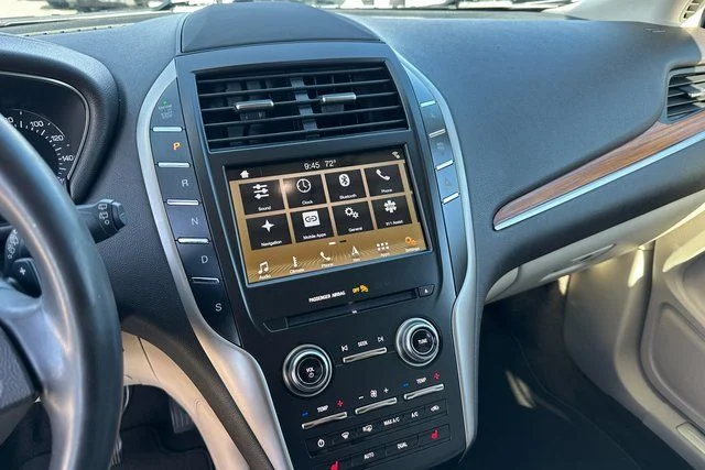 Used 2019 Silver Lincoln Select image 15