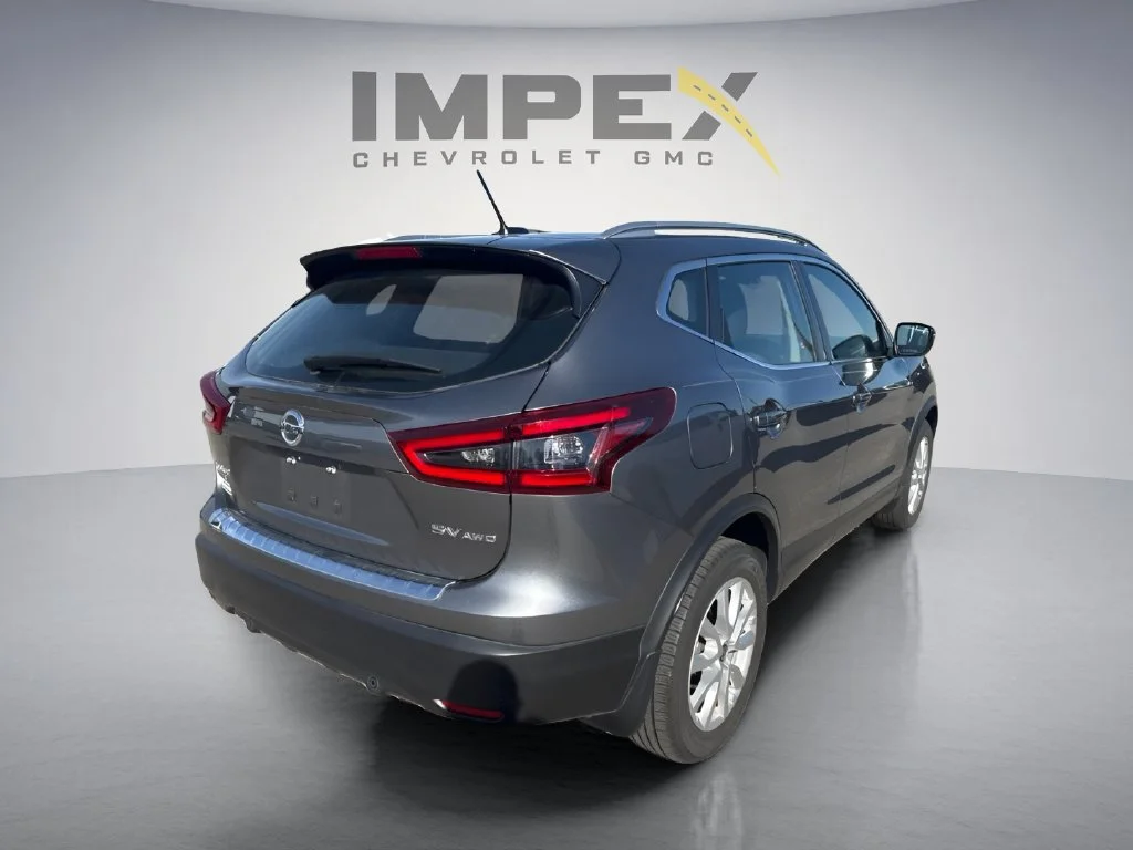 Used 2022  Nissan SV image 4