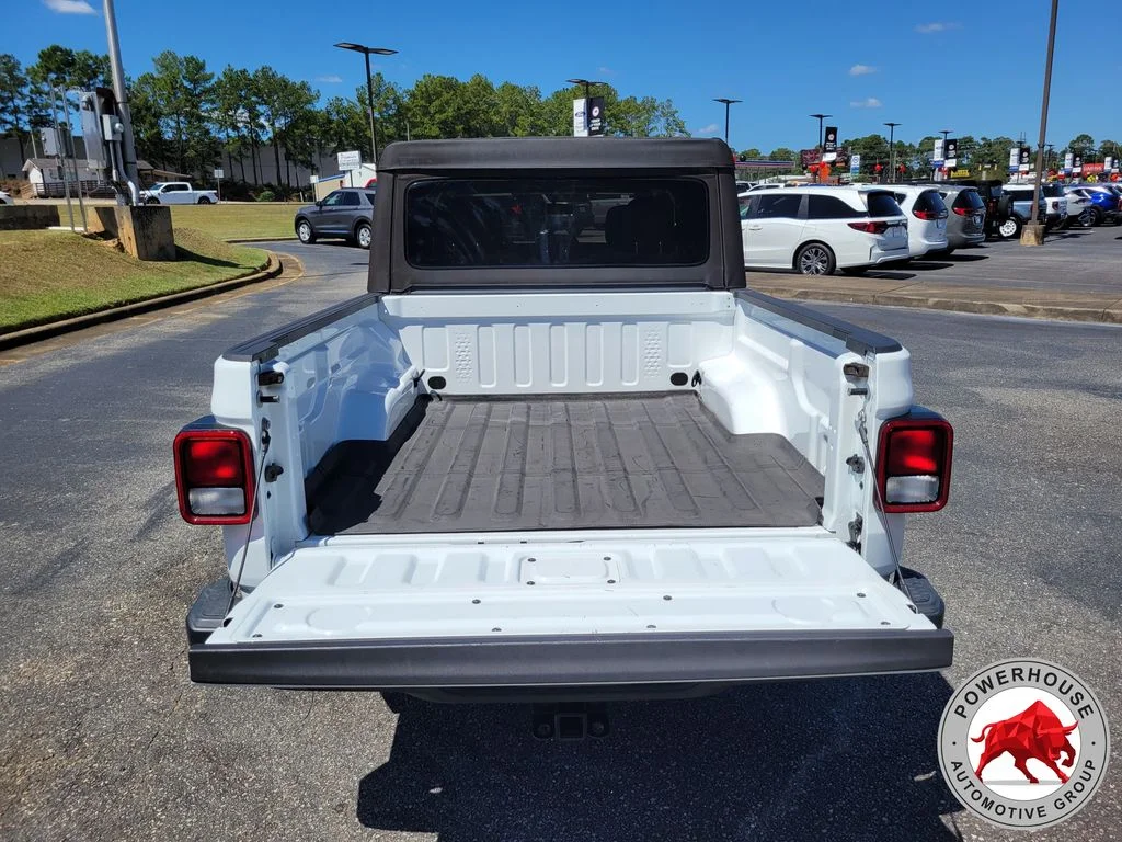 Used 2022 White Jeep Sport image 14