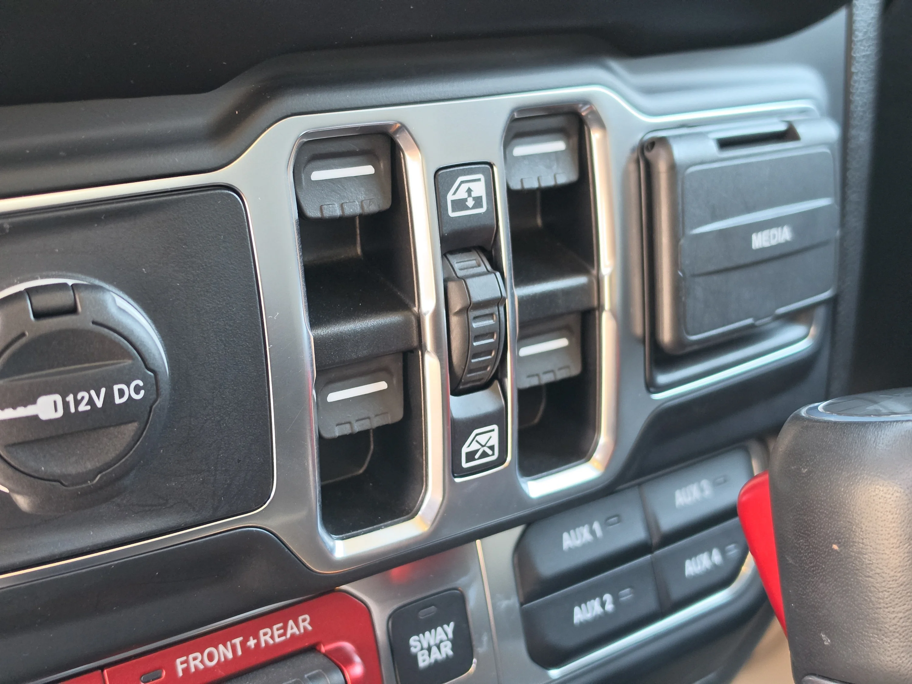 Used 2023 Sting-Gray Clearcoat Jeep Rubicon image 25